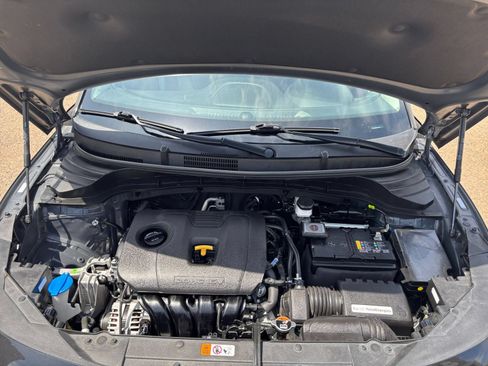 Used 2025 Kia Soul LX w/ LX Technology Package FWD image 30