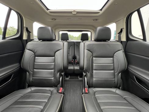 Used 2021 GMC Acadia Denali w/ Denali Technology Package FWD image 12
