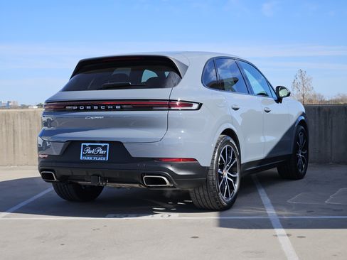 Certified 2025 Porsche Cayenne image 8