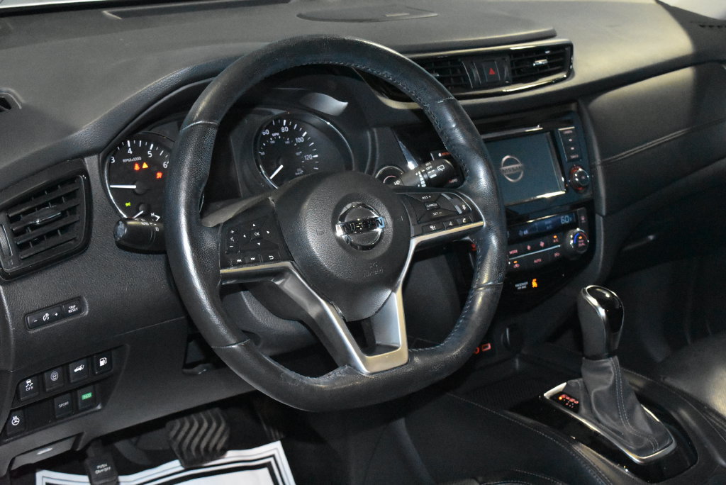 Used 2018 Nissan Rogue SL FWD image 2