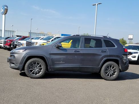 Used 2014 Jeep Cherokee Latitude w/ Trailer Tow Group AWD/4WD image 2