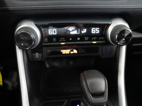 Used 2022 Toyota RAV4 LE AWD/4WD image 17