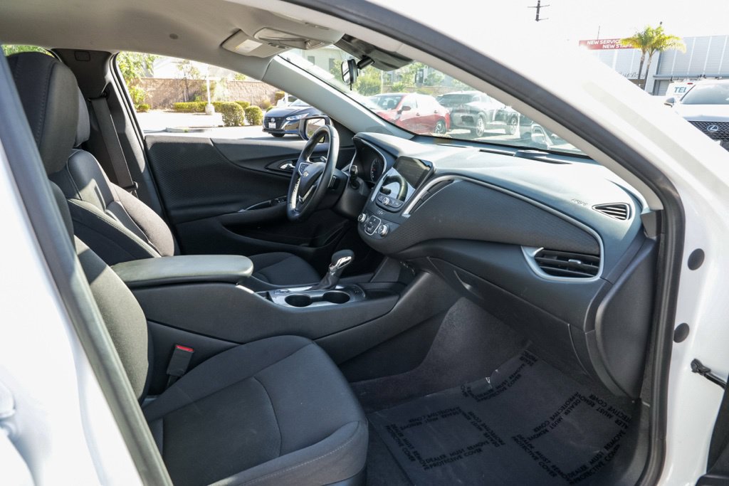 Used 2025 Chevrolet Malibu RS FWD image 21