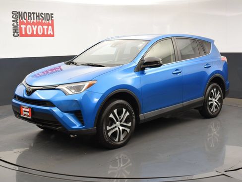 Used 2018 Toyota RAV4 LE w/ Carpet Mat Package AWD/4WD image 8
