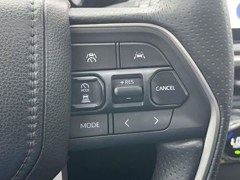 Used 2025 Toyota 4Runner Limited AWD/4WD image 33