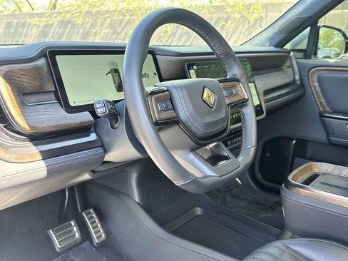 Used 2025 Rivian R1S Premium AWD/4WD image 10