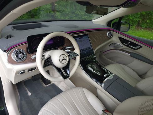 Used 2023 Mercedes-Benz EQS 450+ SUV image 2