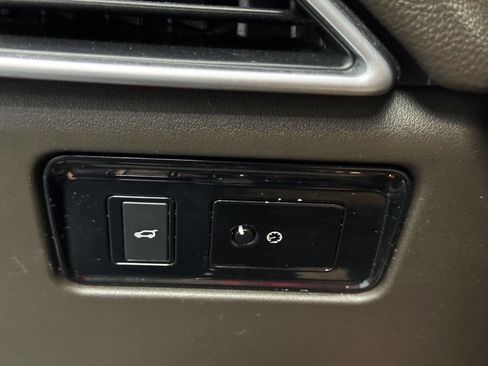 Used 2017 Jaguar F-PACE Prestige image 31