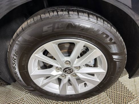 Used 2025 Toyota Camry LE image 19