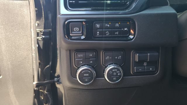 Certified 2025 GMC Yukon AT4 Ultimate AWD/4WD image 12