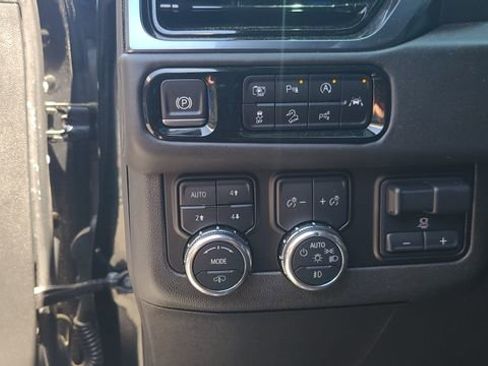 Certified 2025 GMC Yukon AT4 Ultimate AWD/4WD image 12