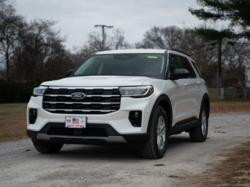 New 2026 Ford Explorer Active w/ Active Comfort Package image 1