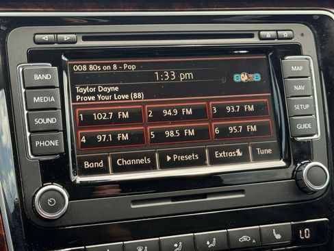 Used 2013 Volkswagen Passat TDI SEL Premium image 23