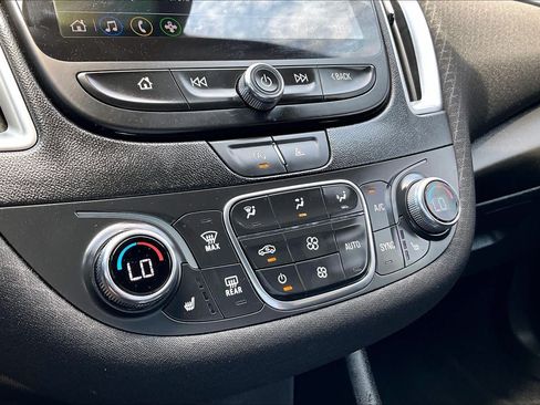 Used 2023 Chevrolet Malibu LT FWD image 32