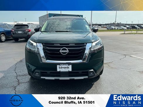Used 2022 Nissan Pathfinder Platinum w/ Lighting Package (N93) AWD/4WD image 3