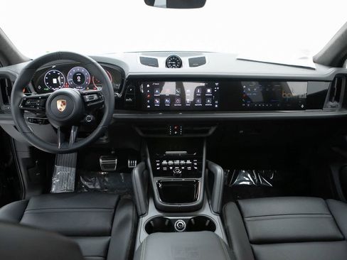 New 2025 Porsche Cayenne GTS image 13