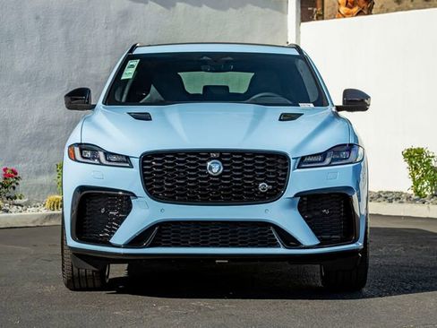 New 2026 Jaguar F-PACE SVR image 3