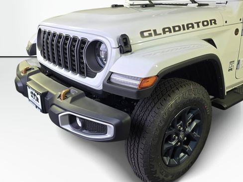 New 2026 Jeep Gladiator Sport AWD/4WD image 11