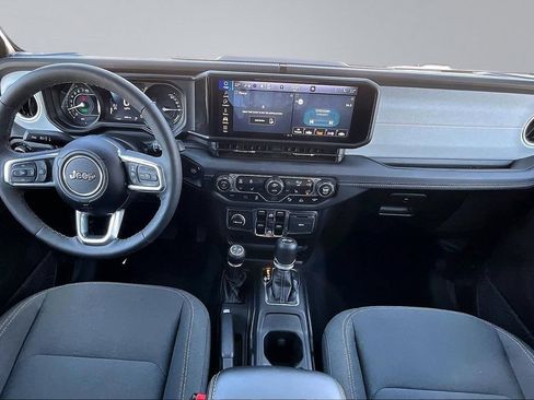 Used 2025 Jeep Wrangler Unlimited Sahara w/ Safety Group AWD/4WD image 9