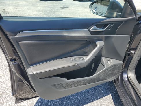 Certified 2022 Volkswagen Jetta SE FWD image 21