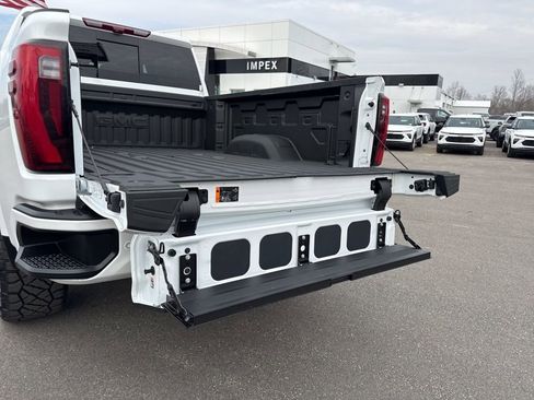 Used 2025 GMC Sierra 2500 Denali Ultimate image 33