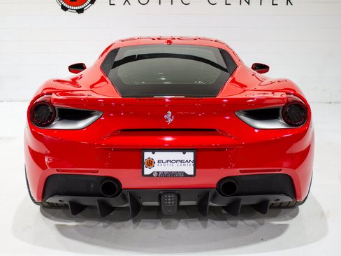 Used 2018 Ferrari 488 GTB RWD image 7