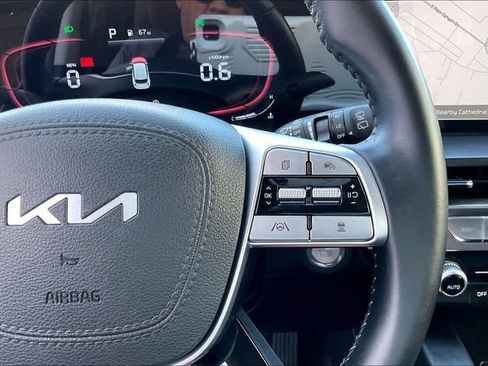 Used 2025 Kia Telluride LX FWD image 19