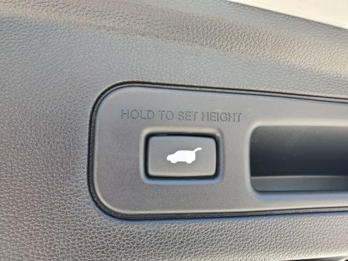 Used 2025 Acura MDX SH-AWD image 9