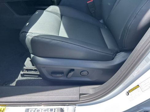 New 2026 Nissan Rogue SV FWD image 17