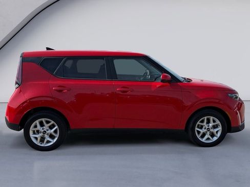 Used 2023 Kia Soul LX w/ LX Technology Package image 6