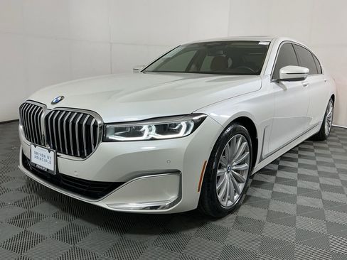 Certified 2022 BMW 740i w/ Premium Package image 2