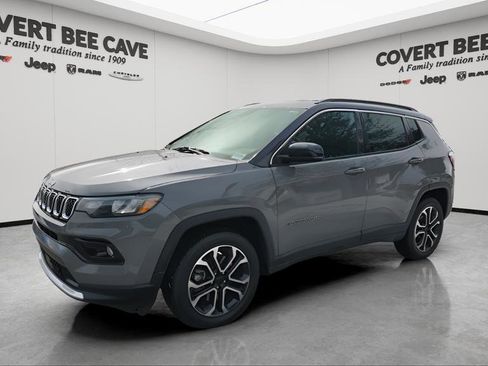 Used 2024 Jeep Compass Limited image 3