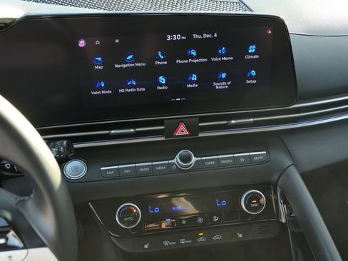 Used 2022 Hyundai Elantra Limited w/ Preferred Accessory Package image 18