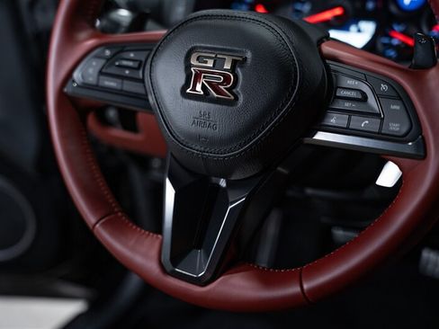 Used 2021 Nissan GT-R Premium AWD/4WD image 44