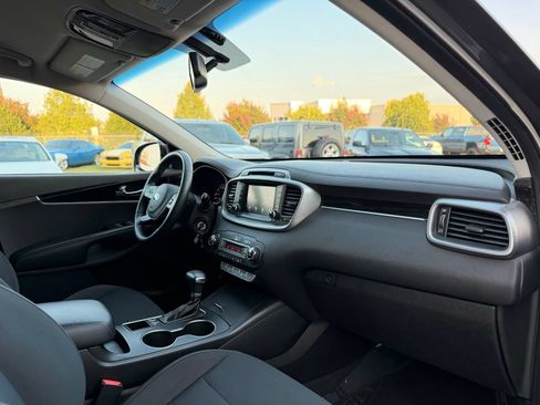 Used 2019 Kia Sorento AWD V6 w/ LX V6 Convenience Package image 24