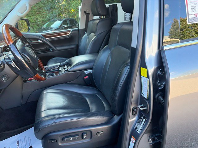 Used 2017 Lexus LX 570 4WD w/ Luxury Package image 18