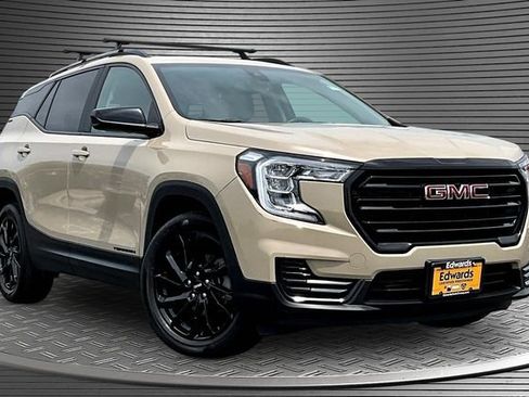 Used 2023 GMC Terrain SLE w/ Driver Convenience Package FWD image 3