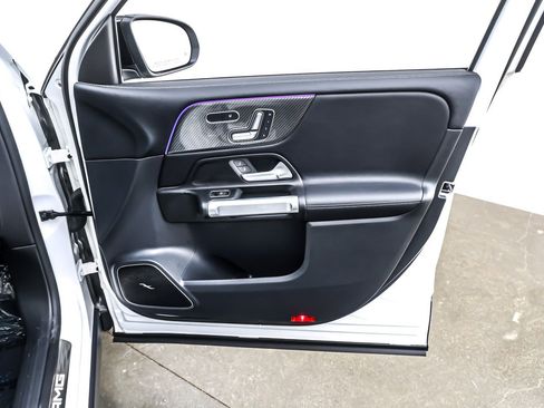 Used 2025 Mercedes-Benz GLB 35 AMG 4MATIC image 25