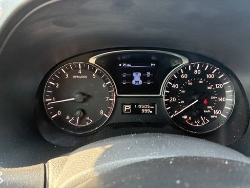 Used 2014 Nissan Pathfinder SL FWD image 7