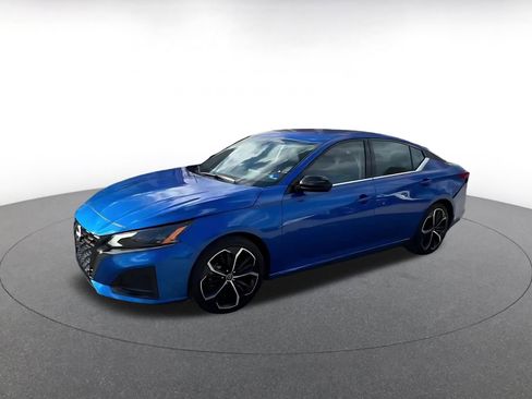 Used 2025 Nissan Altima 2.5 SR image 8