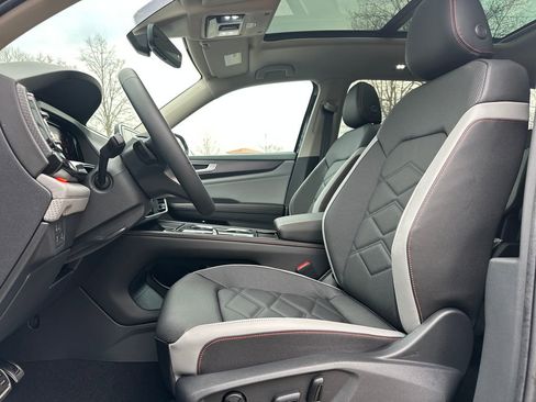 New 2026 Volkswagen Atlas Peak Edition image 3