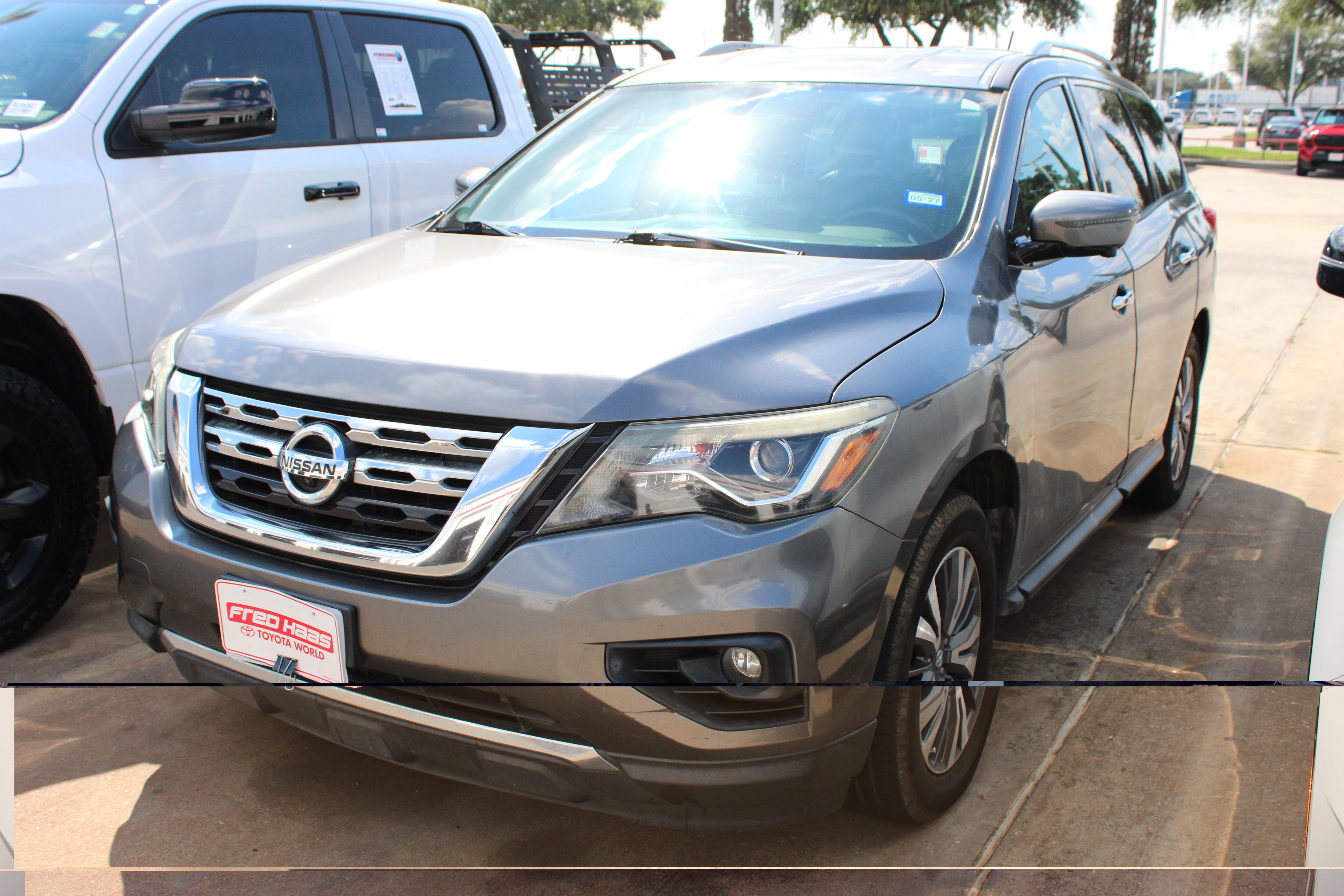 Used 2017 Nissan Pathfinder SL FWD image 4