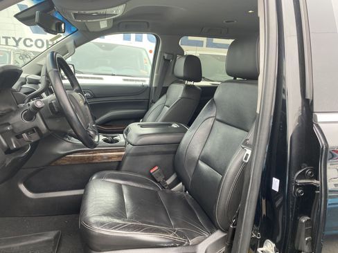 Used 2019 Chevrolet Suburban LT RWD image 11