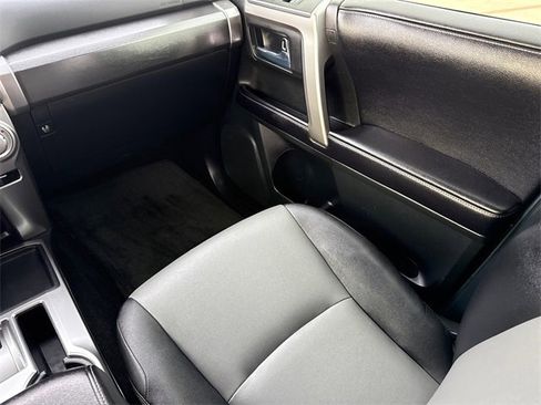 Used 2016 Toyota 4Runner SR5 Premium image 16