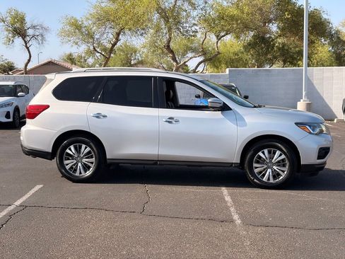 Used 2019 Nissan Pathfinder SL FWD image 7