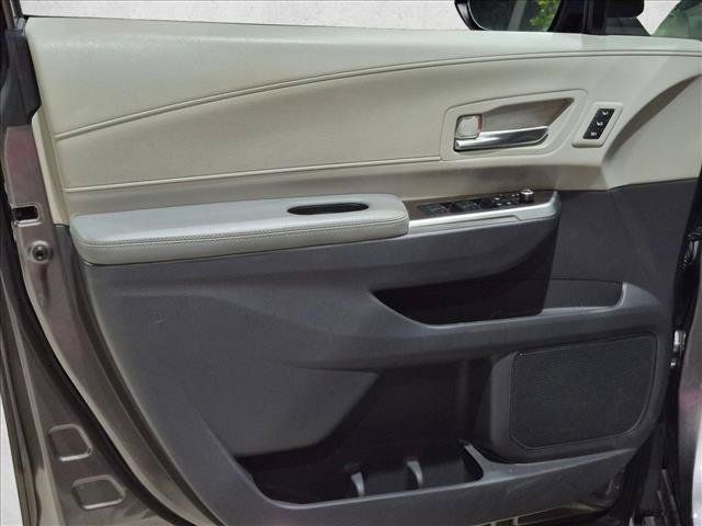 Used 2022 Toyota Sienna Limited FWD image 11