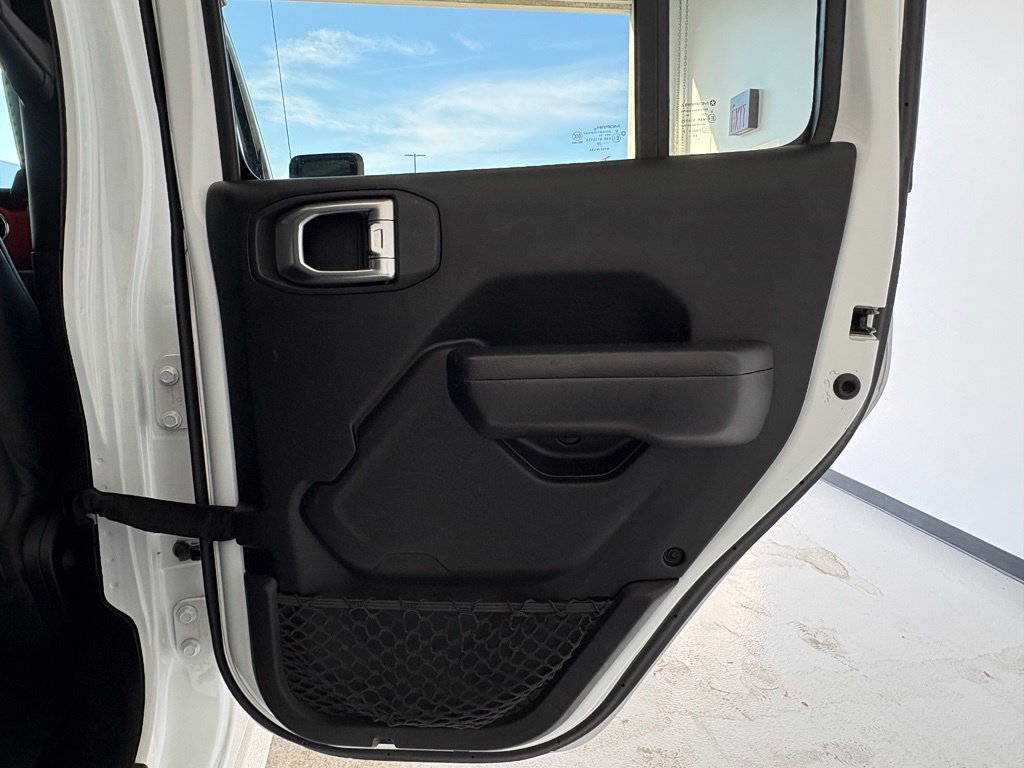 Used 2020 Jeep Gladiator Rubicon AWD/4WD image 36