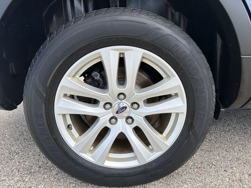 Used 2018 Ford Explorer XLT w/ Equipment Group 202A AWD/4WD image 37