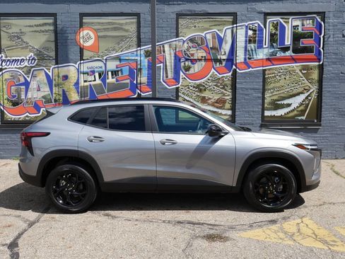 New 2026 Chevrolet Trax LT w/ Sunroof Package FWD image 33