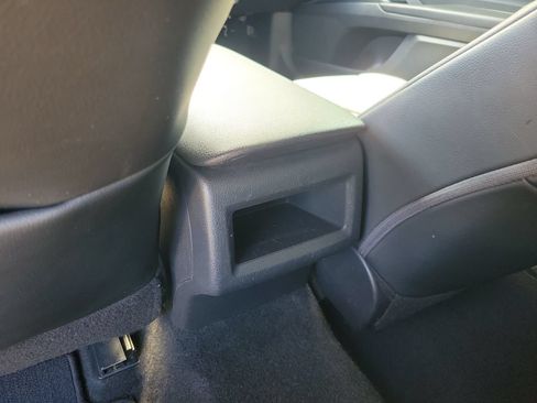 Used 2020 Toyota Camry SE FWD image 11
